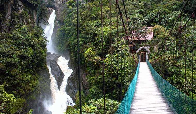 Pailon Del Diablo - Hängebrücke in Banos, Ecuador.