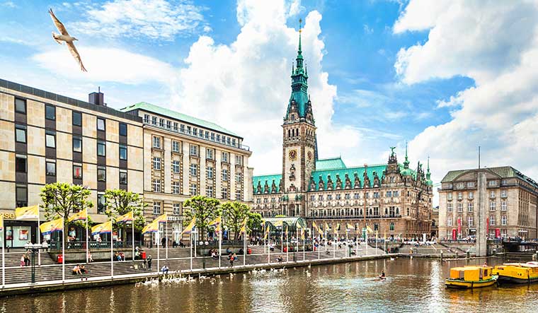 hamburg-rathaus-alster